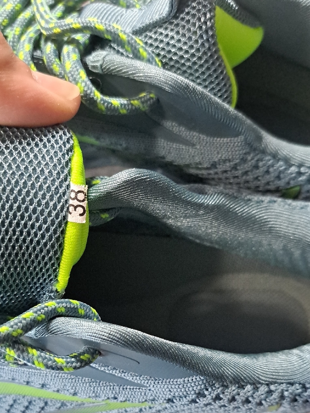 Wave-Soled Athletic Sneakers in Teal & Lime Size 38 - Picture 7 of 8